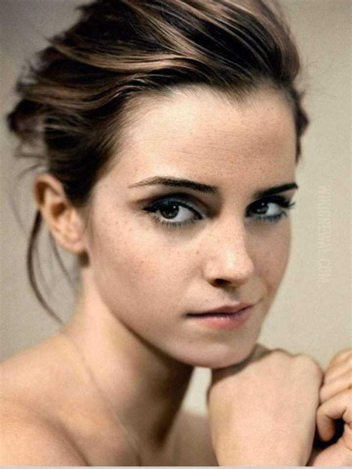 50 Stunning Photos of Emma Watson Enhanced With Large Breasts Sz&eacute;ps&eacute;g