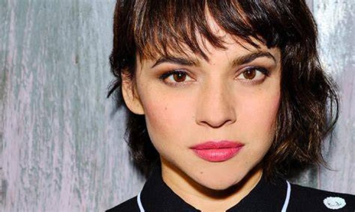 A Look Into Norah Jones' Lineage: Uncovering Her Parents' Influence