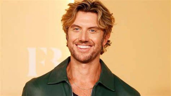 Adam Demos's height, age, girlfriend, children, movies and TV shows