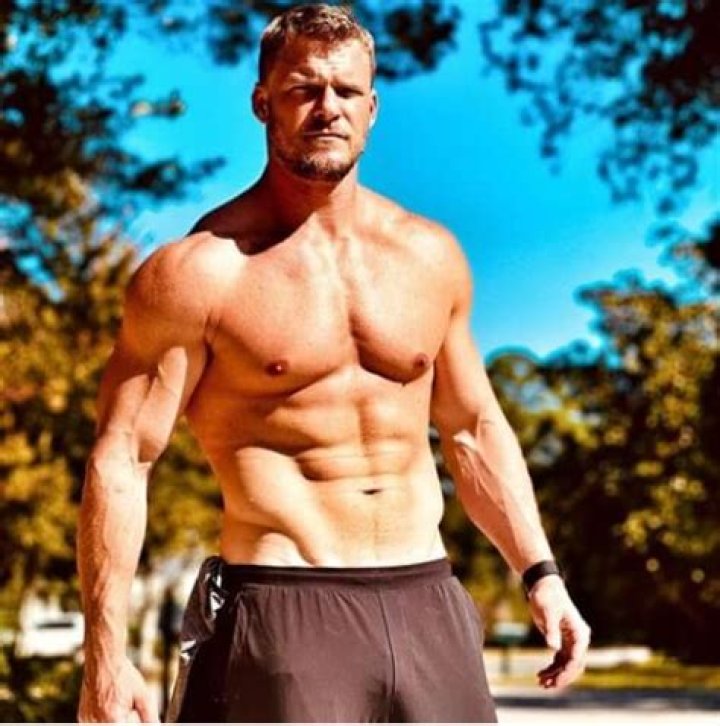 Alan Ritchson Height, Weight, Age, Body Statistics Healthy Celeb