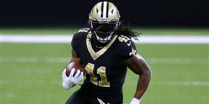 Alvin Kamara's WNBA girlfriend Te'a Cooper celebrates his birthday