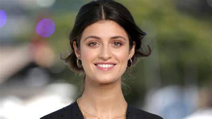 Anya Chalotra Net Worth Acting Career & Lifestyle [2024 Update]