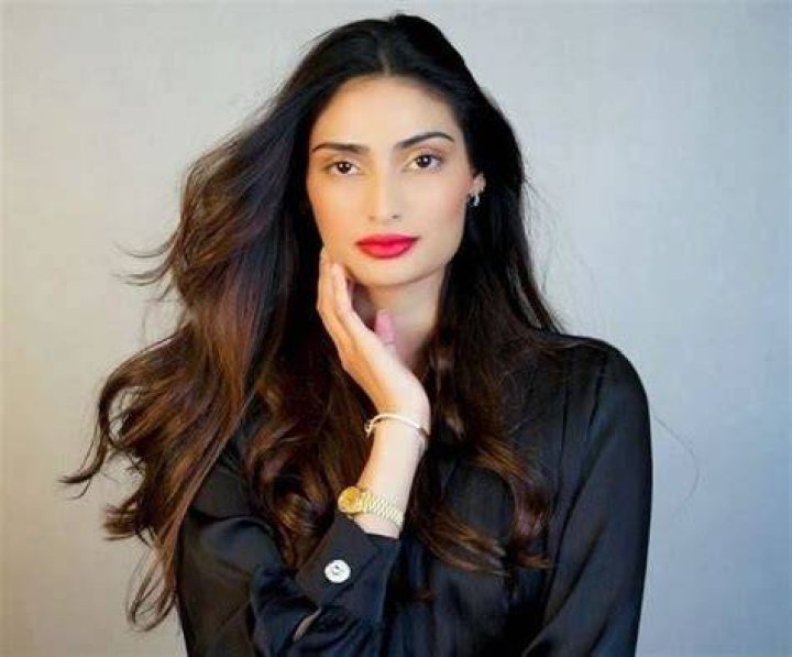 Athiya Shetty Wiki, Biography, Age, Movies, Family, Images News Bugz