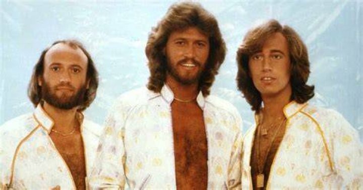 Bee Gees' Barry Gibb enjoys a day at Wimbledon with his wife Linda