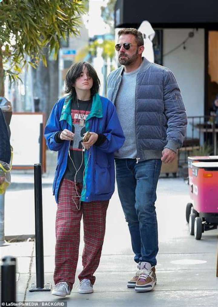 Ben Affleck, Daughter Seraphina Shop in Paris Photos