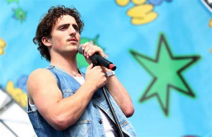 Benson Boone (TikTok Star) Bio, Photos, Age, Net Worth, Wiki, Boyfriend