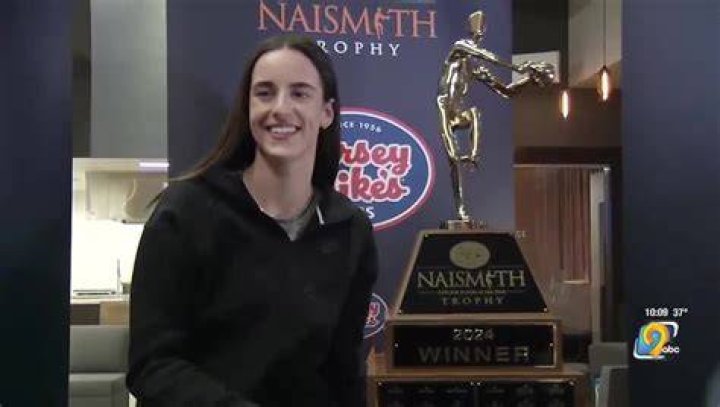 Caitlin Clark wins Naismith Award