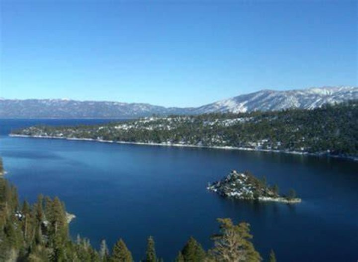 Can Lake Tahoe freeze over?
