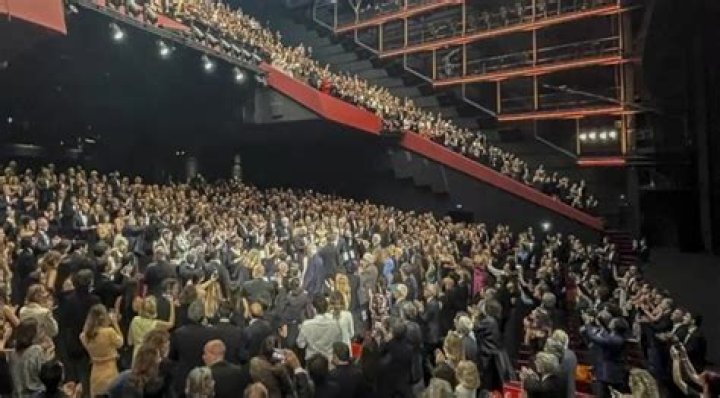 Cannes 2023, standing ovation for Johnny Depp the star returns