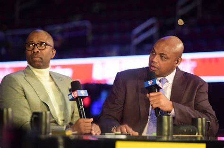 Charles, Shaq & Kenny Surprise Ernie Johnson At Hall Of Fame
