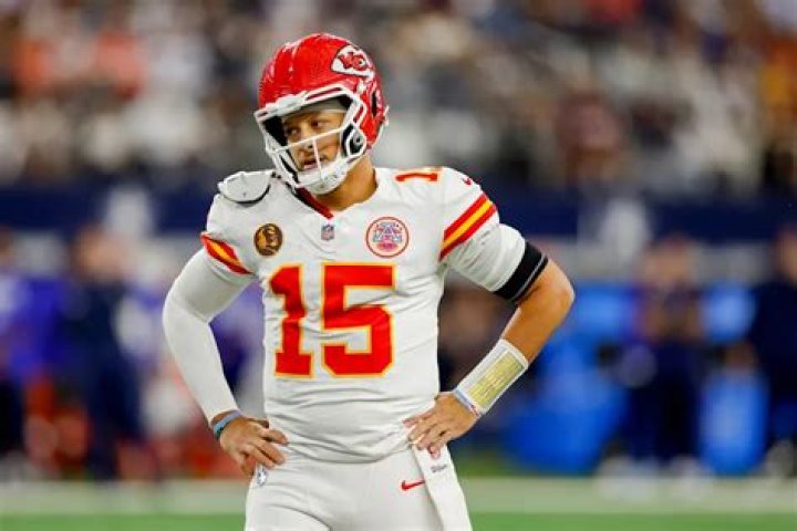 Chiefs QB Patrick Mahomes initially didn't notice broken helmet, said
