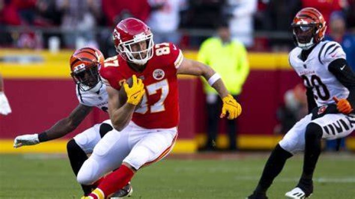 Chiefs TE Travis Kelce Claps Back at ExTeammate & 49ers CB Sport News