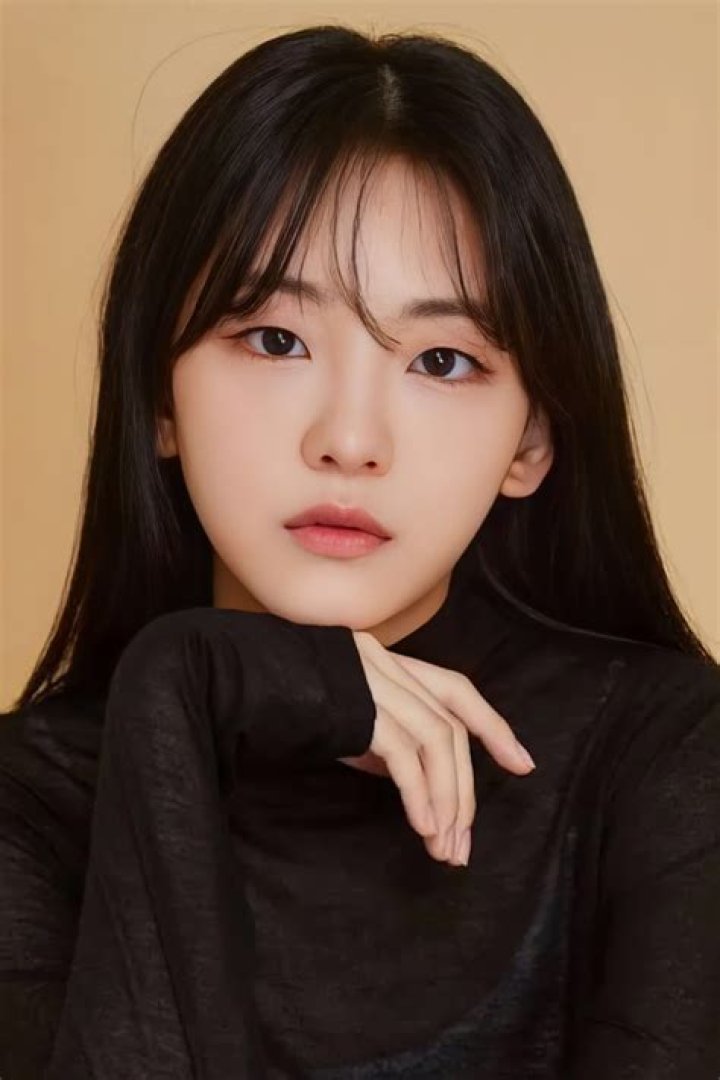 Cho Yi Hyun Has A Strained Relationship With Her Mother Kim Soo Jin In