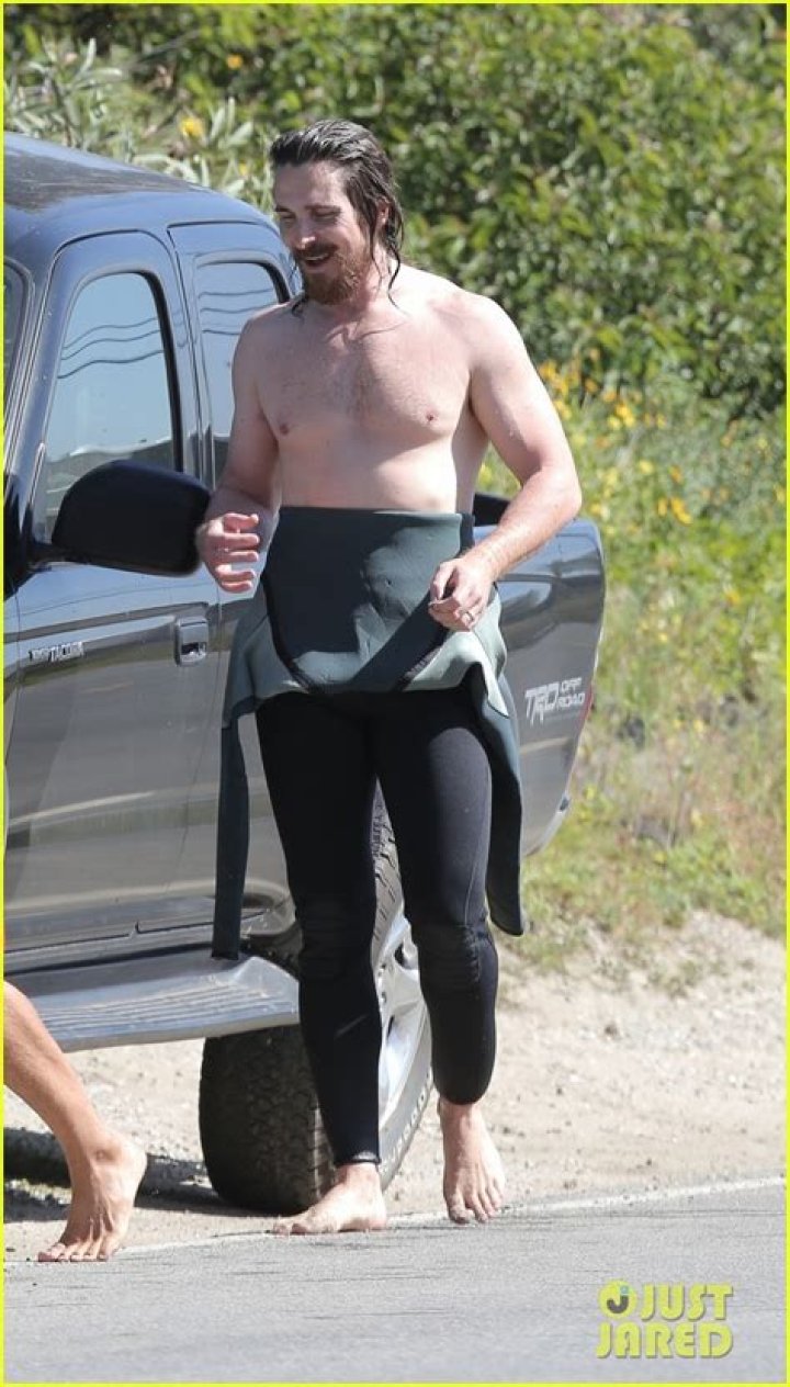 Christian Bale Shows Off His Shirtless Body at the Beach Photo 3320912