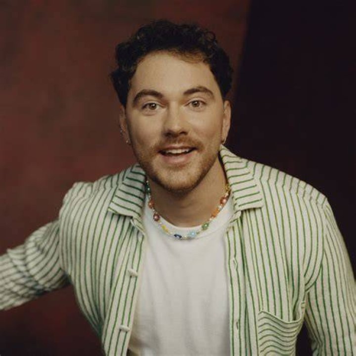 Cian Ducrot Wiki, Biography, Age, Songs, Tour, Partner, Net Worth
