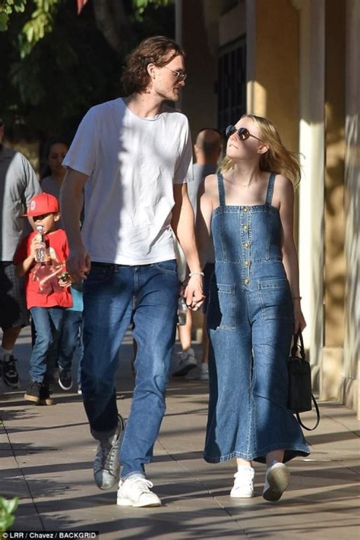Dakota Fanning Holds Hands With New Boyfriend Henry Frye