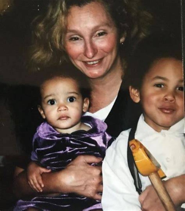 Deborah Elizabeth Sawyer (Doja Cat's Mom) Bio, Age, Husband, Daughter