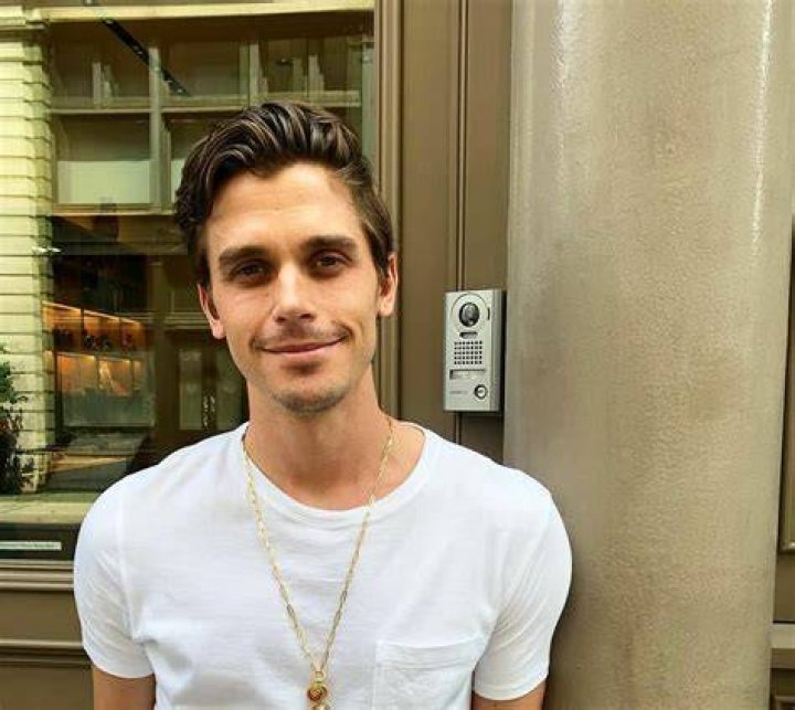 Does Antoni Porowski Have An Alcohol Allergy? Illness And Health