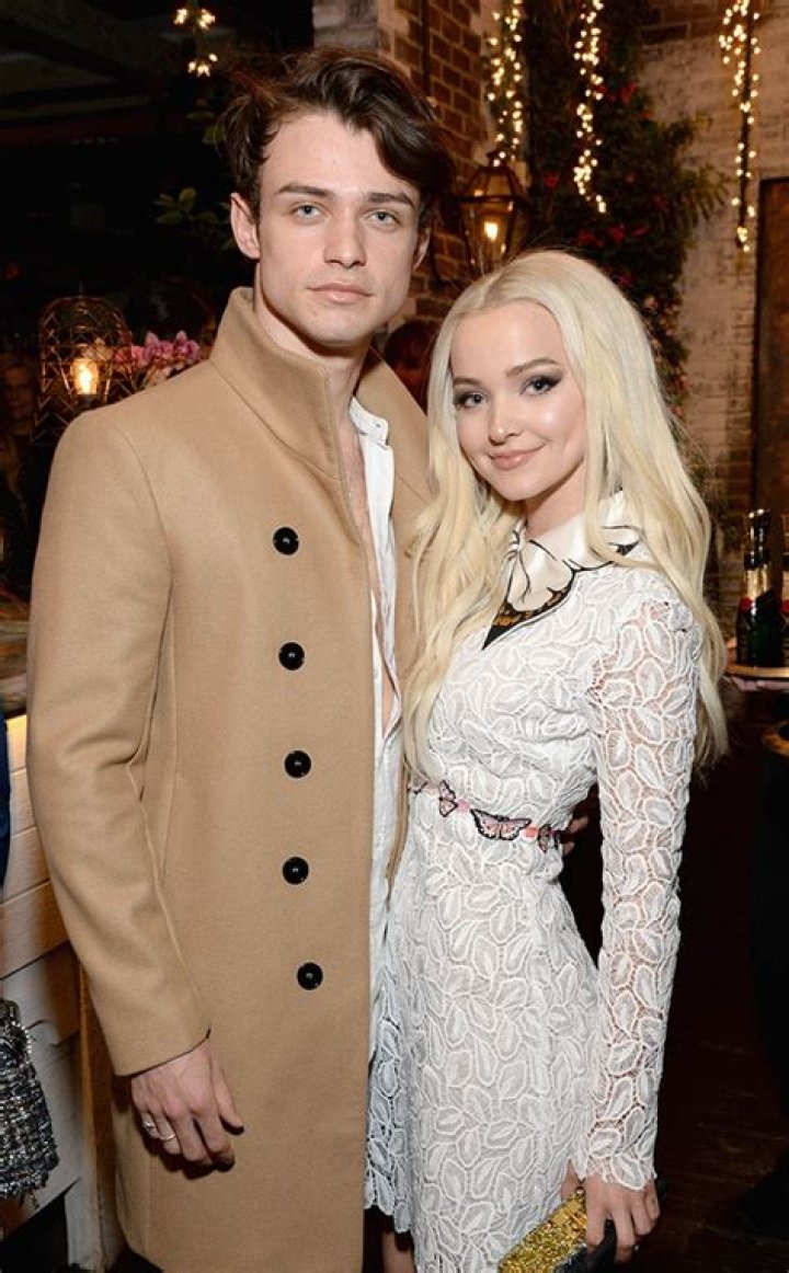 Dove Cameron y Thomas Doherty se separan después de 4 años juntos Es de Latino News