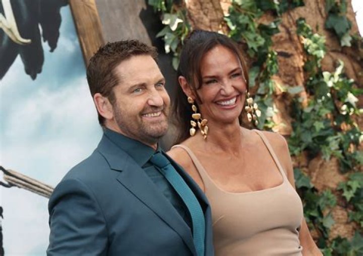 Gerard Butler and girlfriend Brown kiss at premiere Daily Mail