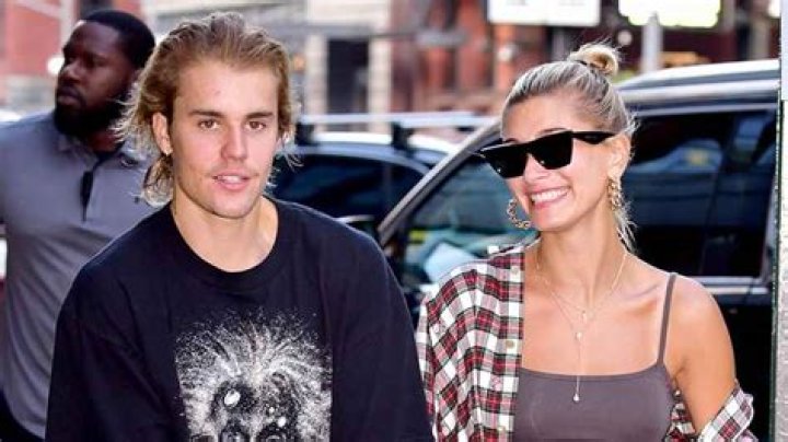 Hailey Baldwin Raves About Justin Bieber's 'Beautiful' Mom