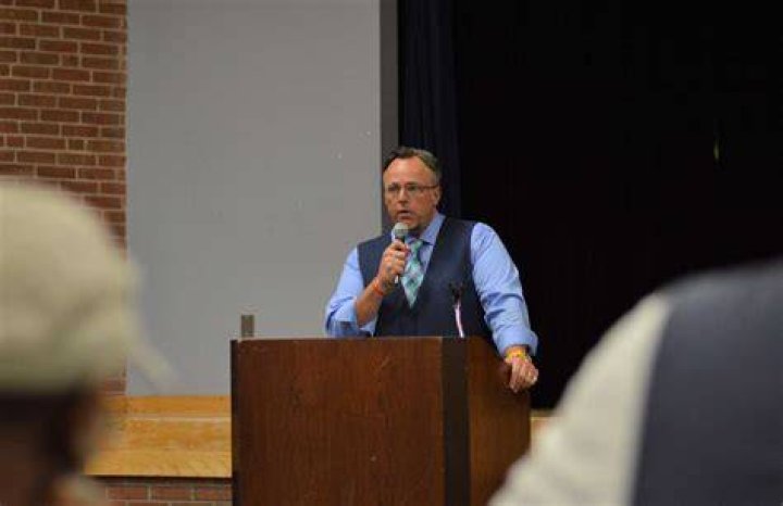 Hamden mayor apologizes for 'mistakenly' liking Woolery's antiObama tweet