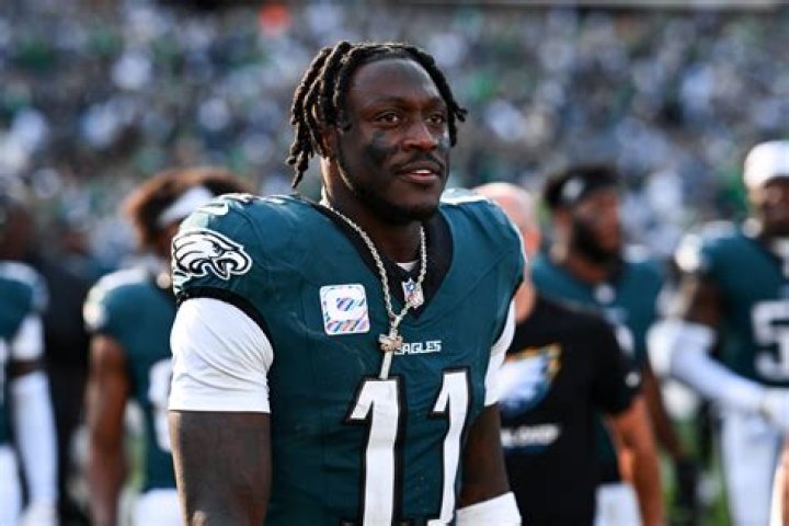 How A.J. Brown tried to ease the Eagles’ mounting tension