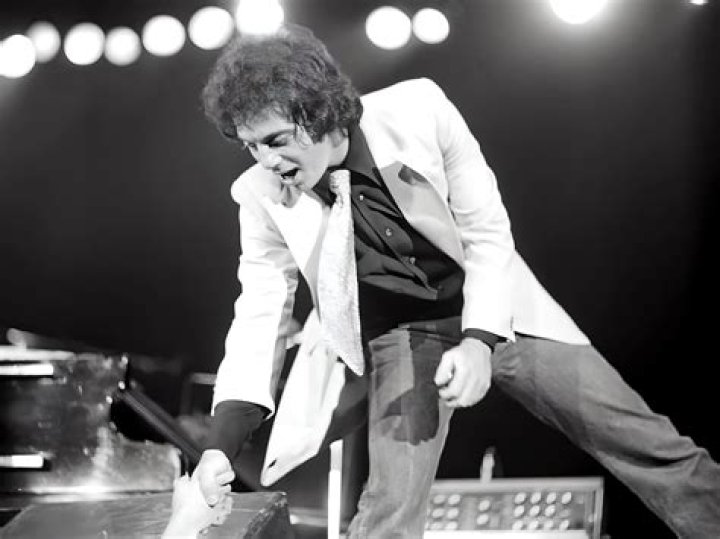 How Billy Joel&rsquo;s &lsquo;Vienna&rsquo; Went From a Deep Cut to His Most Popular Song