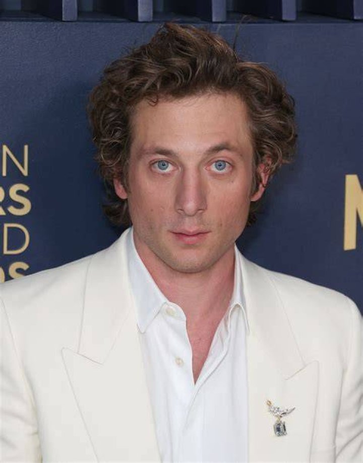 How Jeremy Allen White Got Calvin Klein ModelJacked Boss Hunting