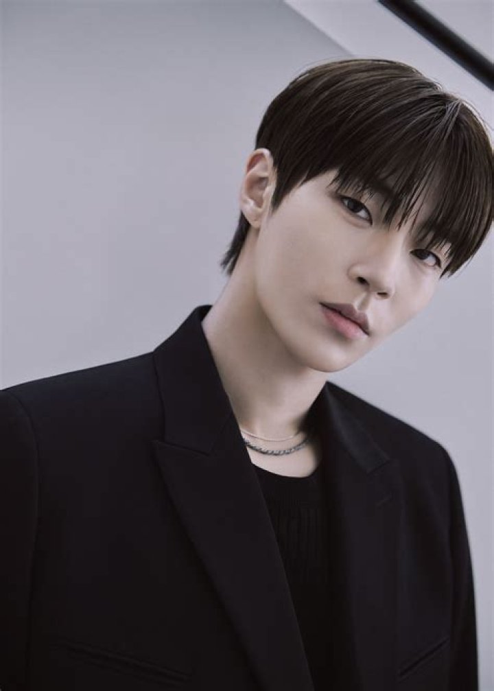 Hwang In Yeop Instagram Official Account Management And Leadership