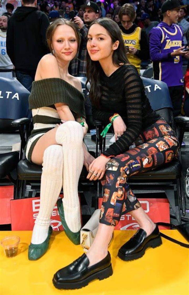 iris apatow & olivia rodrigo Olivia, Cute animals images, Iconic photos
