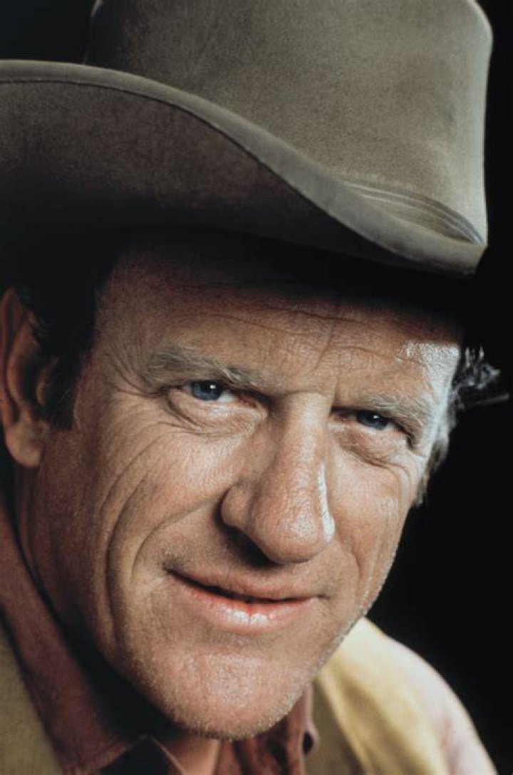 James Arness, Marshal on &lsquo;Gunsmoke,&rsquo; Dies at 88 The New York Times