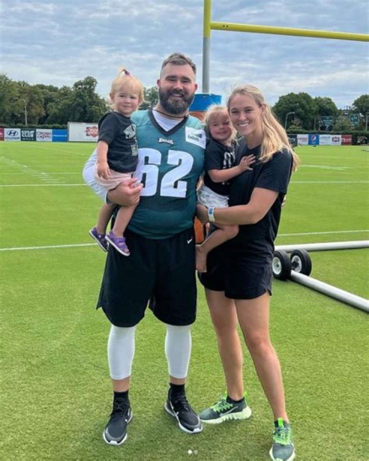 Jason Kelce rouba a cena no jogo dos playoffs do ChiefsBills em Buffalo