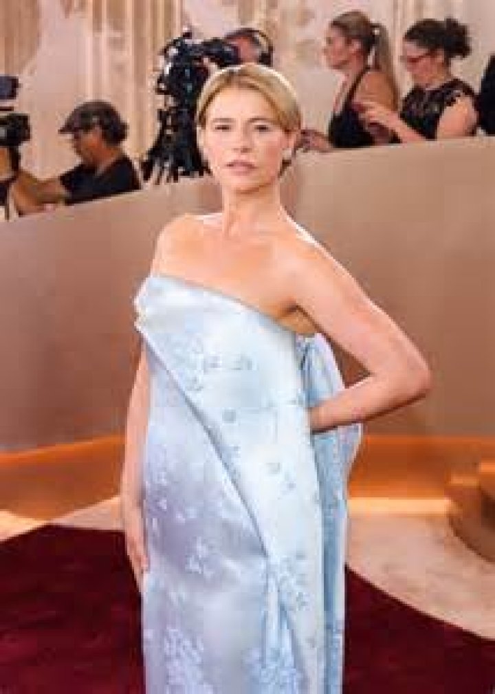Jessie Buckley and Kingsley BenAdir win this year&rsquo;s Troph&eacute;e Chopard at