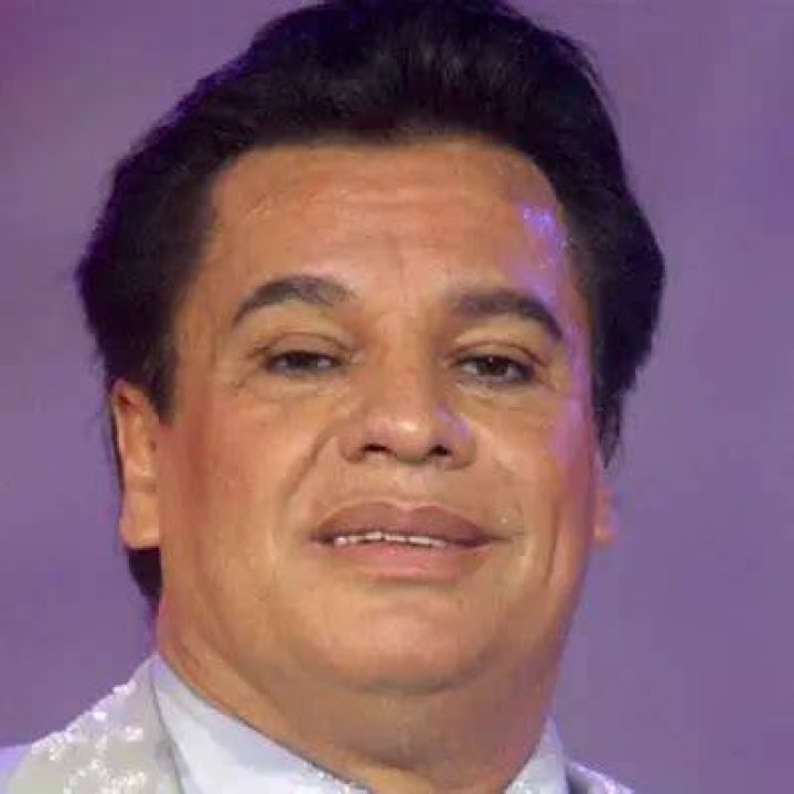 Juan Gabriel Height, Weight, Age, Biography, Husband More World