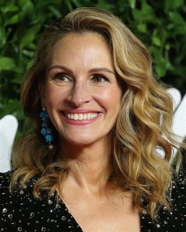Julia Roberts' Daughter Hazel Makes Red Carpet Debut Photos