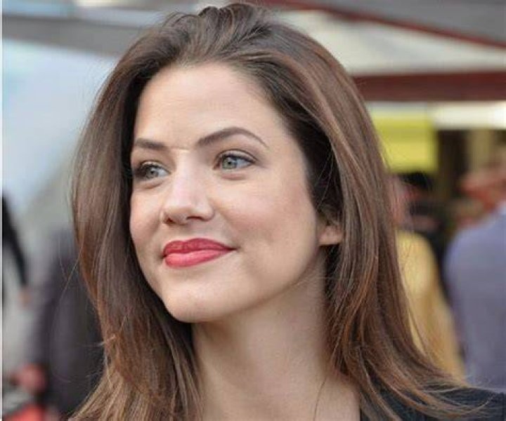 Julie Gonzalo Biography Facts, Childhood, Family Life & Achievements