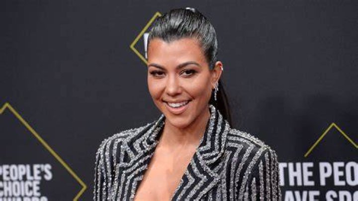 KUWK Kourtney Kardashian Says She&rsquo;ll &lsquo;Never Apologize&rsquo; For Kissing Her