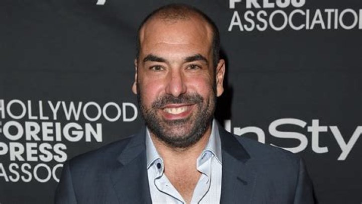 La star Rick Hoffman s'extasie sur le mariage de Meghan