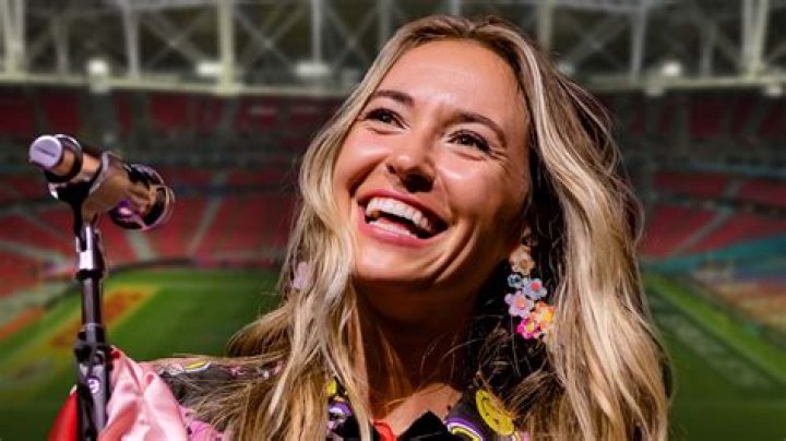 Lauren Daigle sings hope for the world on The Voice CHVNRadio