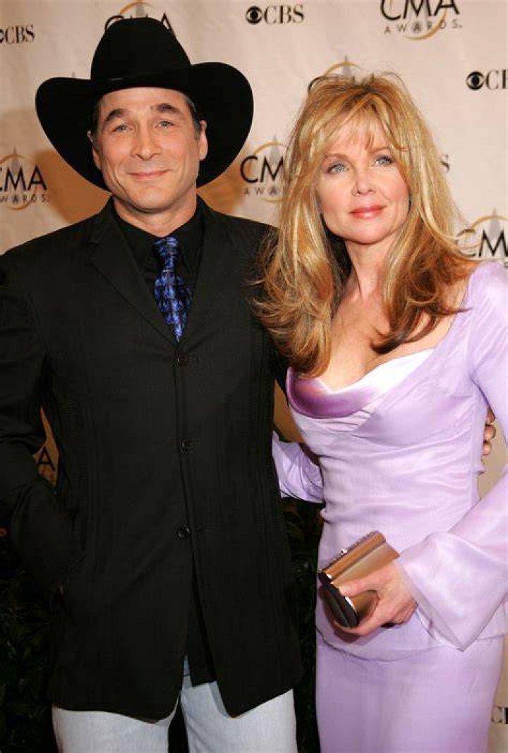 Lisa Hartman Black Wikipedia