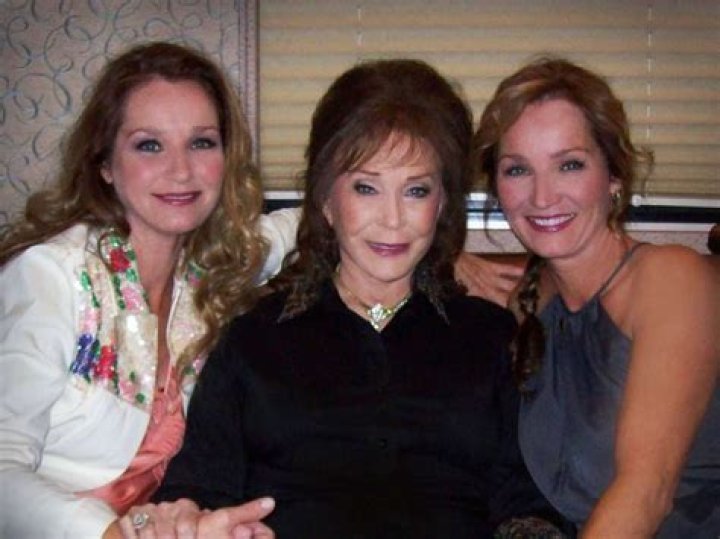 Loretta Lynn with her kids Married Biography