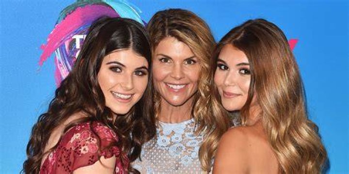 Lori Loughlin and Her Daughters at 2017 Teen Choice Awards POPSUGAR