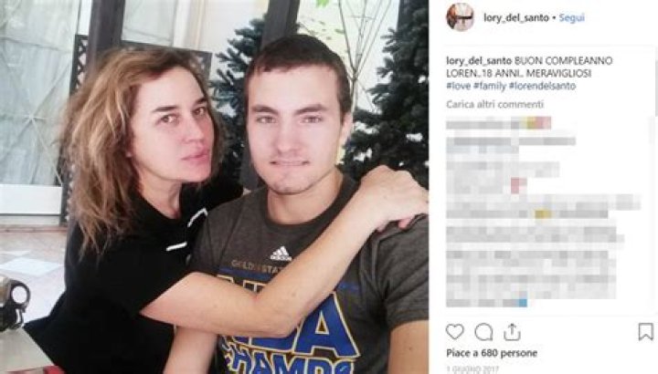 LORY DEL SANTO MAMMA A 58 ANNI VOGLIO UNA BIMBA BOLLICINE VIP