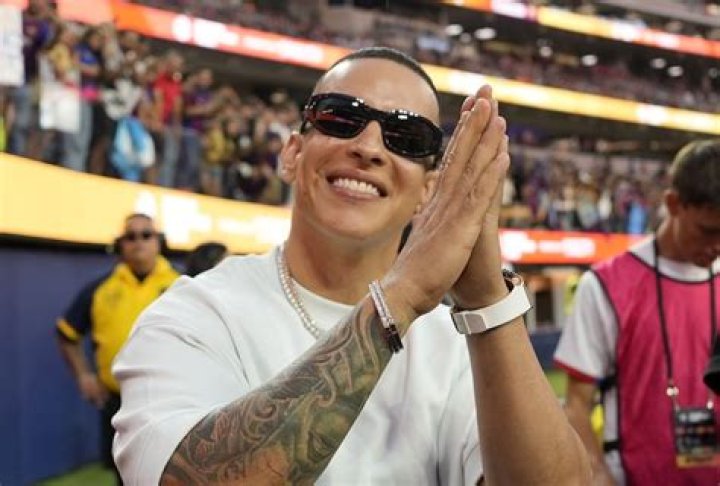 Los rom&aacute;nticos mensajes entre Daddy Yankee y su esposa por su aniversario