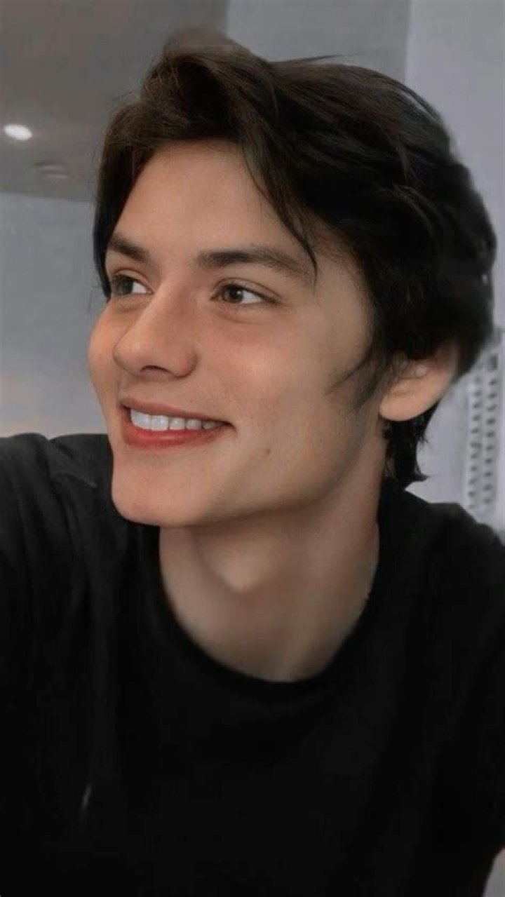 Louis Partridge Profile Images &mdash; The Movie Database (TMDB)