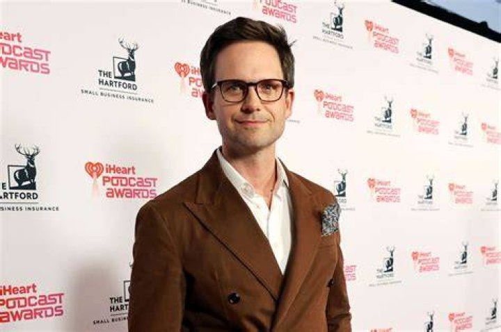 &lsquo;Suits&rsquo; Star Patrick J. Adams, &lsquo;Pretty Little Liars&rsquo; Actress Troian