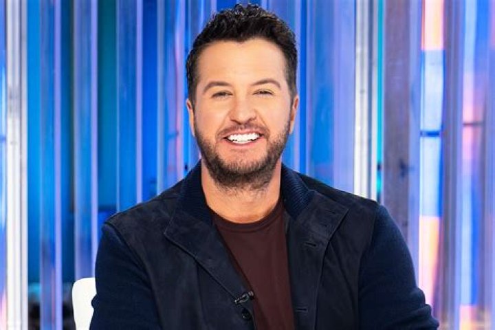 Luke Bryan keeps 'Party' going for a second week