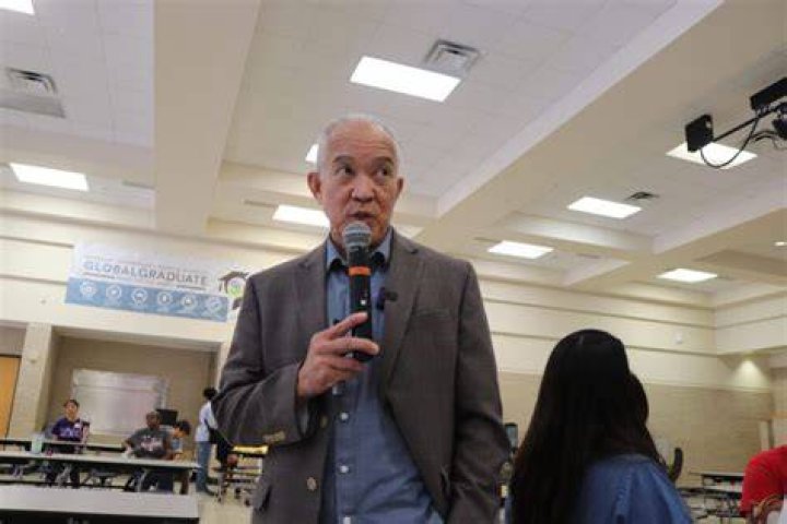 Mike Miles seeks expanded authority, state waiver for Houston ISD to