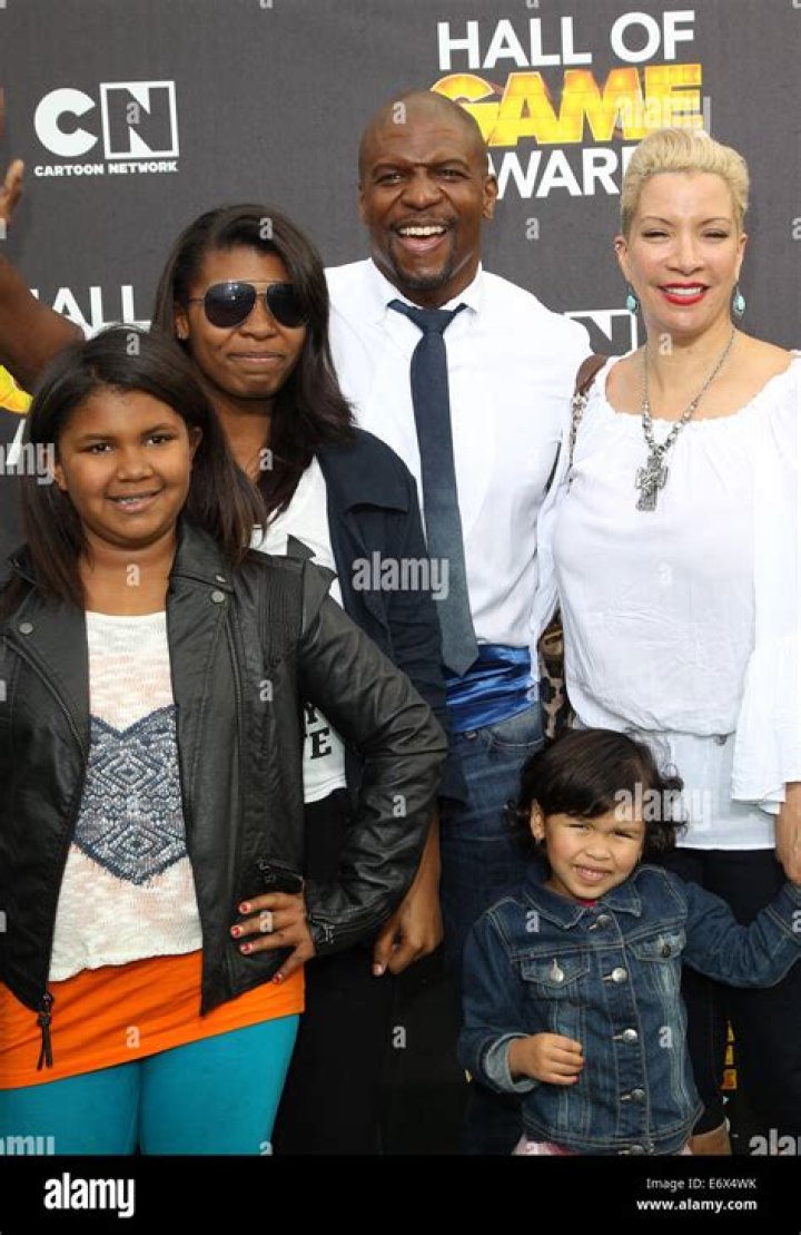 Naomi BurtonCrews Who is She? Bio, Career, Siblings, Age Whatsmagazine
